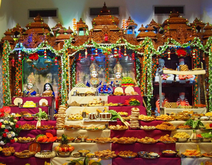 Why do we offer food as prasadam to God? ஏன் நாம் உணவை இறைவனுக்கு பிரசாதமாக படைக்கின்றோம்?